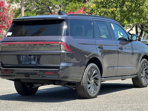 New 2026 Lincoln Navigator Reserve AWD/4WD image 5