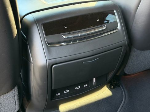 Used 2021 Cadillac Escalade Premium Luxury Platinum image 36