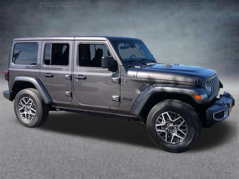 Used 2025 Jeep Wrangler Unlimited Sahara AWD/4WD image 14