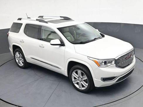 Used 2019 GMC Acadia Denali w/ Technology Package FWD image 22