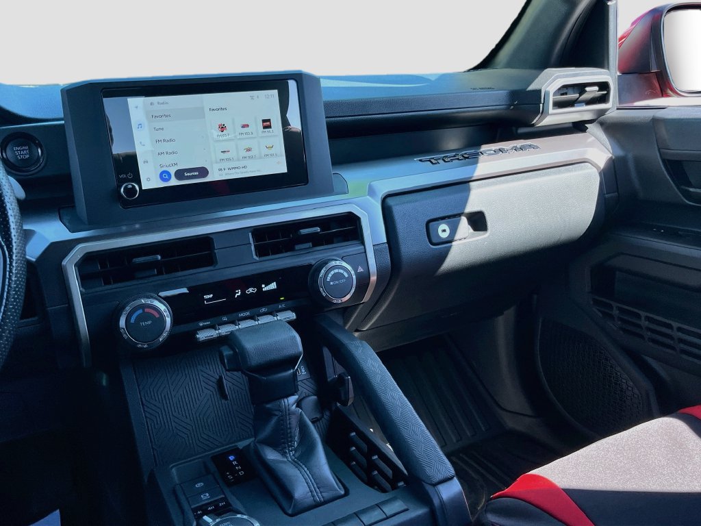 Used 2025 Toyota Tacoma SR5 AWD/4WD image 21