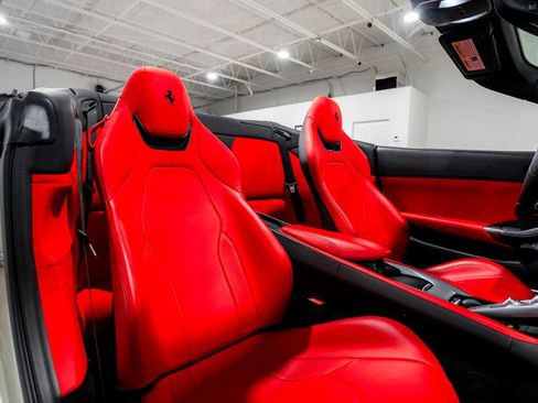 Used 2020 Ferrari Portofino RWD image 67