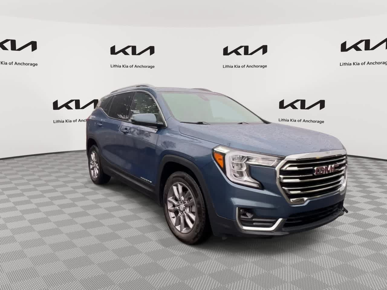 Used 2024 GMC Terrain SLT AWD/4WD image 3