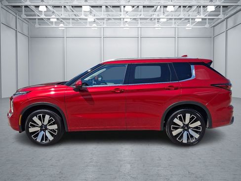Used 2025 Mitsubishi Outlander SEL FWD image 2