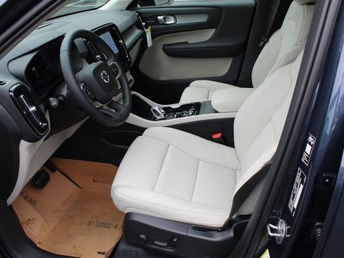 New 2026 Volvo XC40 B5 Ultra w/ Protection Package Premier image 12