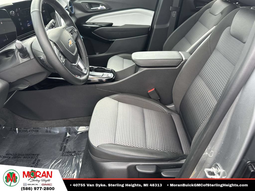 Used 2025 Chevrolet Trax LT w/ LT Convenience Package FWD image 17