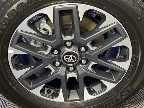 Used 2025 Toyota Tundra Limited image 29