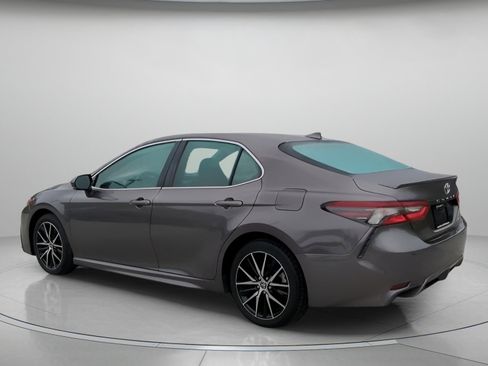 Used 2022 Toyota Camry SE w/ Carpet Mat Package (TMS) FWD image 21