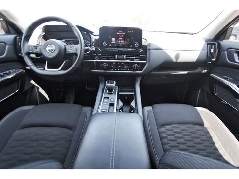 Used 2025 Nissan Pathfinder SV FWD image 7