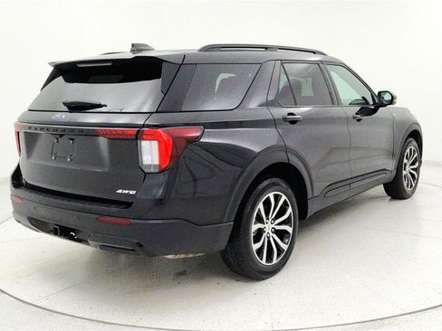 Used 2025 Ford Explorer ST-Line image 4