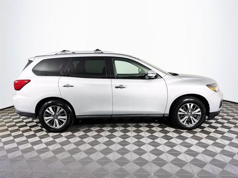 Used 2020 Nissan Pathfinder SV image 5