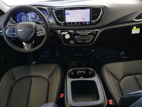 New 2026 Chrysler Voyager LX image 20