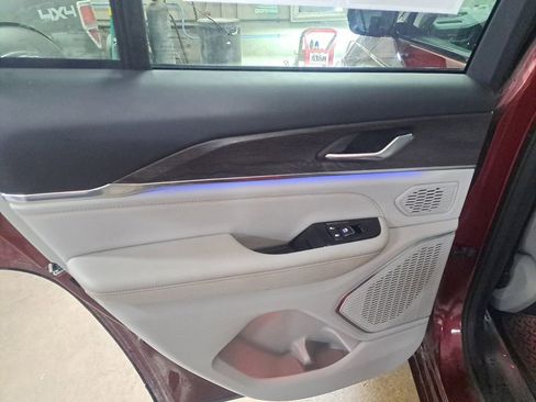 Used 2023 Jeep Grand Cherokee Overland w/ Rear Seat Video Group I AWD/4WD image 25