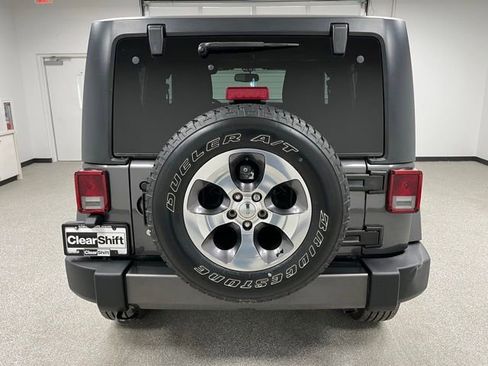 Used 2016 Jeep Wrangler Sahara w/ Connectivity Group AWD/4WD image 9
