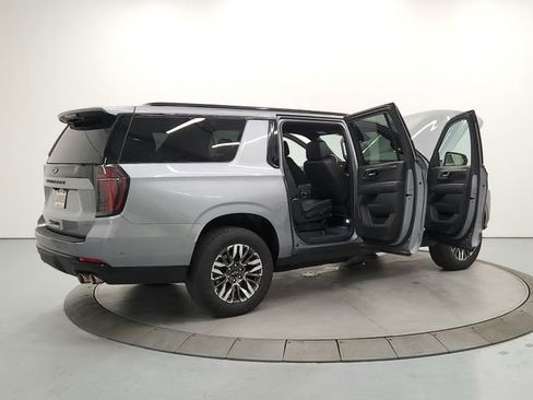 Used 2025 Chevrolet Suburban Z71 AWD/4WD image 15