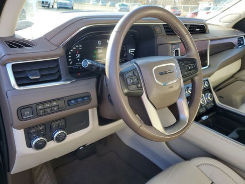 Used 2023 GMC Yukon XL Denali image 10