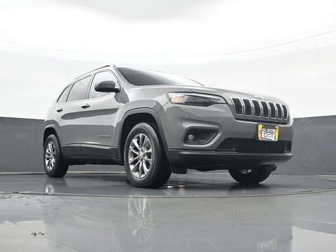 Used 2019 Jeep Cherokee Latitude Plus w/ Cold Weather Group AWD/4WD image 23