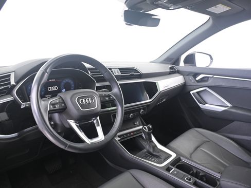 Used 2021 Audi Q3 2.0T Premium w/ Convenience Package AWD/4WD image 4