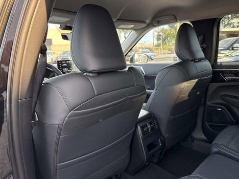 New 2026 Mitsubishi Outlander SE FWD image 12