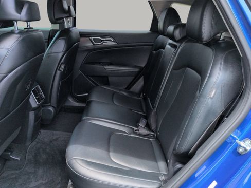 Certified 2025 Kia Sportage EX w/ Premium Package FWD image 18