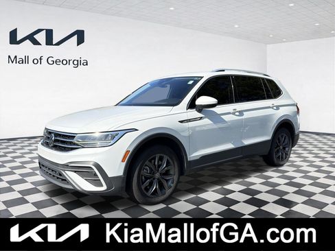Used 2022 Volkswagen Tiguan SE FWD image 1