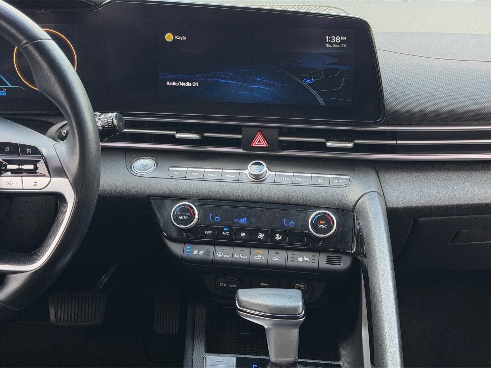 Used 2022 Hyundai Elantra Limited FWD image 18