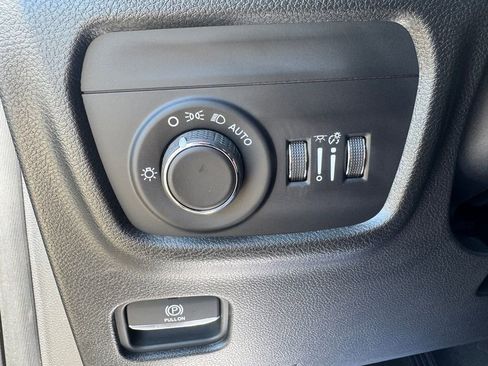 Used 2025 Jeep Grand Cherokee Laredo X w/ Luxury Tech Group I image 30