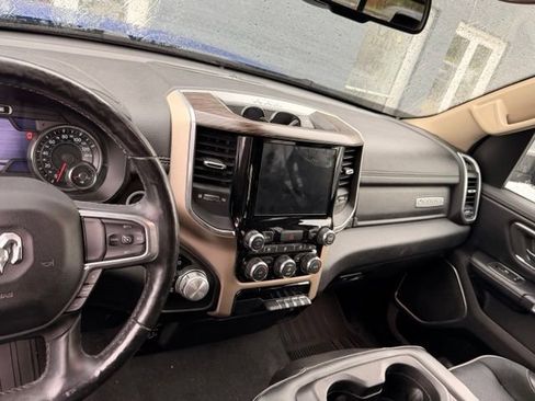 Used 2019 RAM 1500 Laramie AWD/4WD image 11
