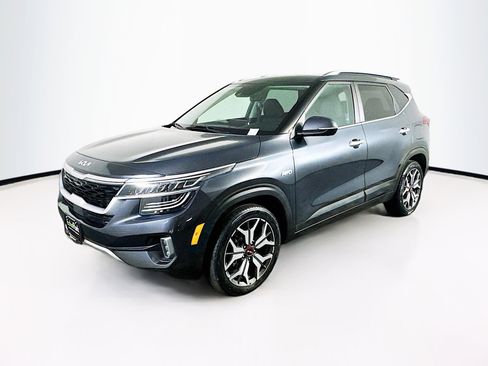 Used 2022 Kia Seltos SX w/ Sunroof Package image 3