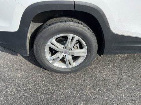 Used 2024 GMC Terrain SLE image 3