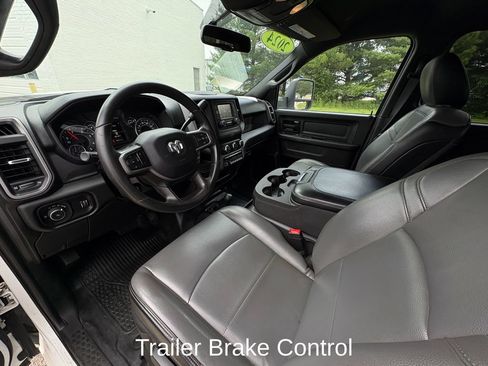 Used 2024 RAM 3500 Tradesman w/ Chrome Appearance Group AWD/4WD image 14