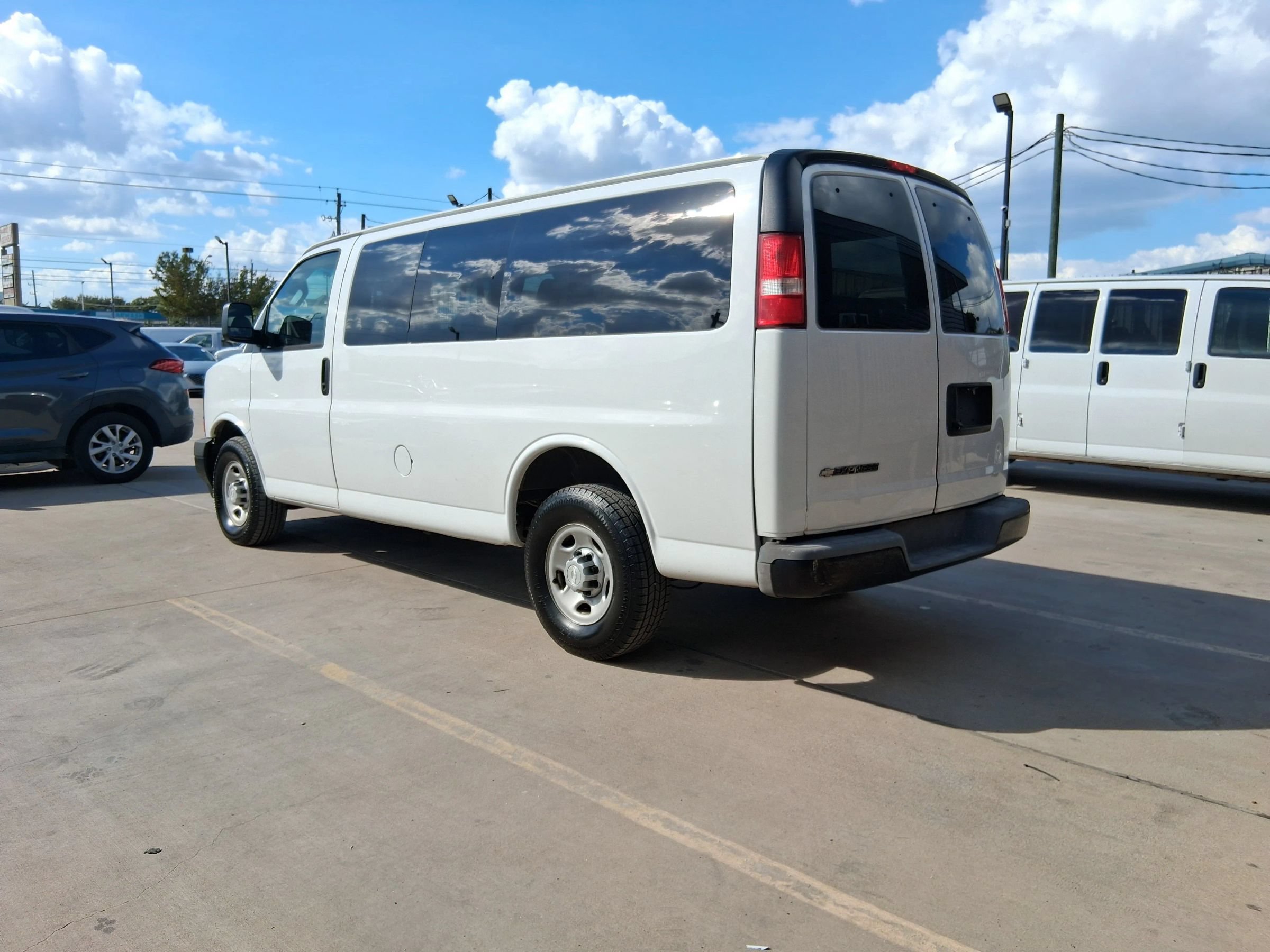 Used 2017 Chevrolet Express 2500 LS RWD image 5