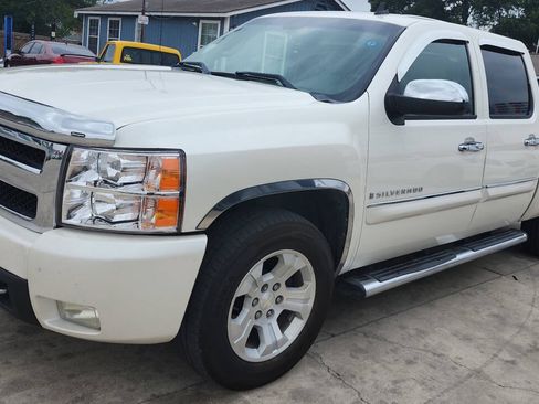 Used 2009 Chevrolet Silverado 1500 LTZ w/ White Diamond Edition RWD image 3