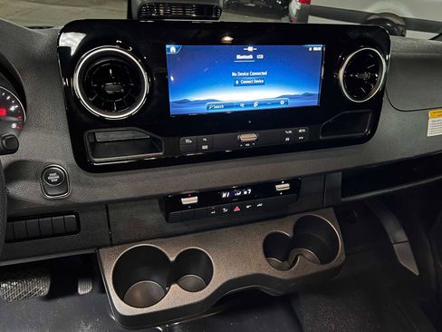 Used 2025 Mercedes-Benz Sprinter 2500 image 30