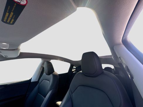 Used 2026 Tesla Model Y 2WD image 9