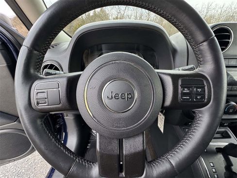 Used 2016 Jeep Patriot Latitude w/ Sun/Sound Group image 18