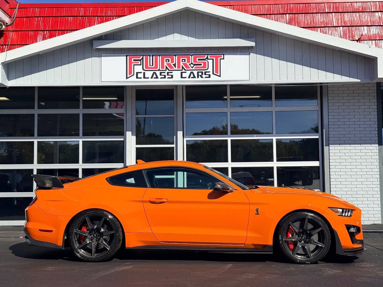Used 2020 Ford Mustang Shelby GT500 w/ Carbon Fiber Track Pack RWD image 2