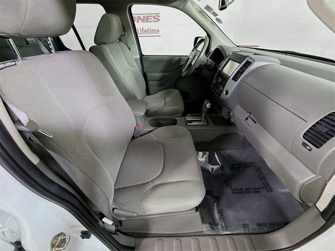 Certified 2019 Nissan Frontier SV w/ Value Truck Package image 31