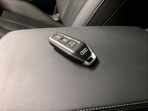 Certified 2025 Audi Q5 Premium w/ Convenience Package AWD/4WD image 12