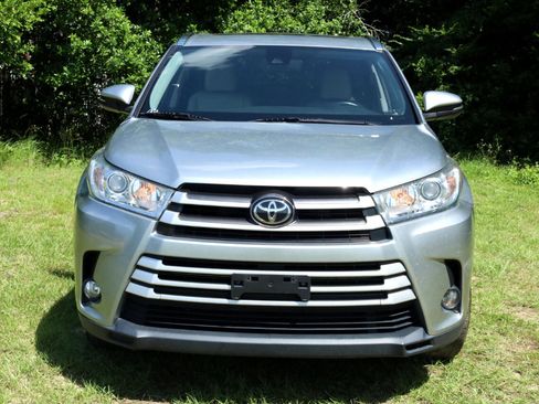 Used 2017 Toyota Highlander XLE image 5