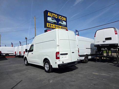 Used 2021 Nissan NV 2500 SV image 2
