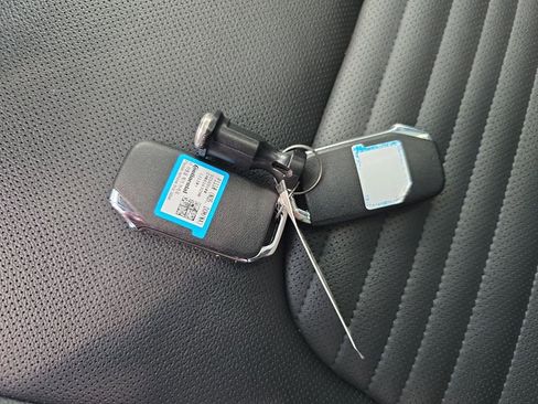 Certified 2025 Kia Sportage SX image 40