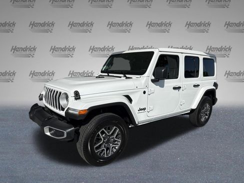 Used 2025 Jeep Wrangler Unlimited Sahara w/ Safety Group AWD/4WD image 4