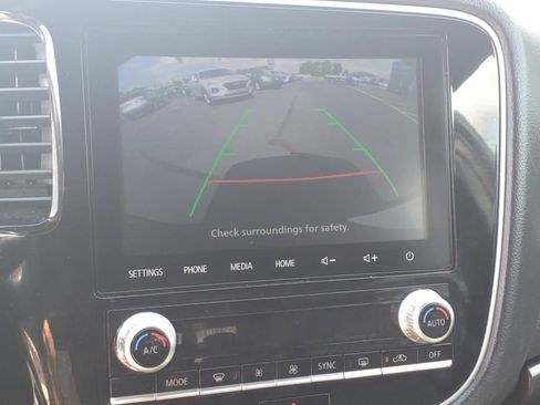 Used 2020 Mitsubishi Outlander LE image 21