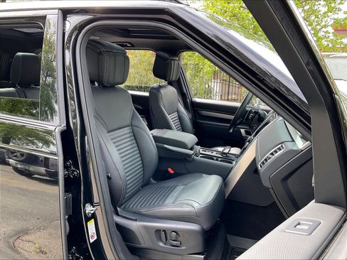 Used 2025 Land Rover Discovery Dynamic SE AWD/4WD image 7