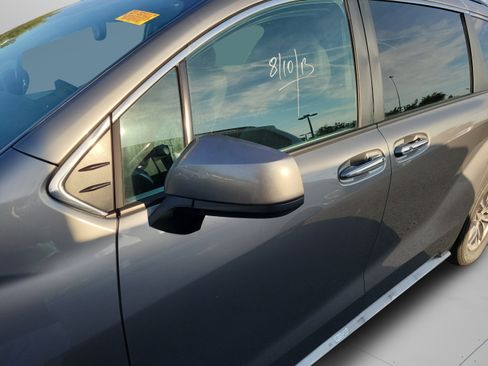 Used 2026 Toyota Sienna XLE FWD image 30