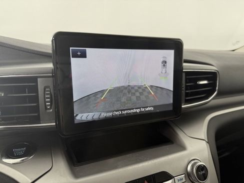 Used 2022 Ford Explorer XLT w/ Equipment Group 202A image 8