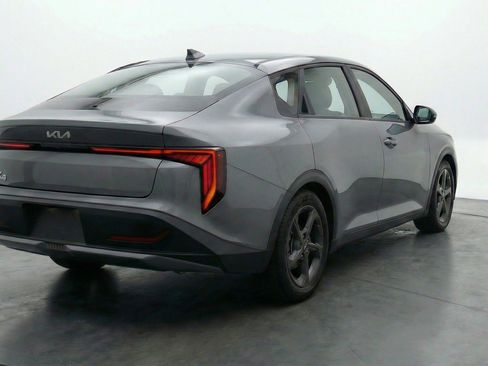 Used 2025 Kia K4 FWD image 9