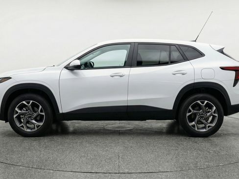 Used 2025 Chevrolet Trax LT FWD image 5