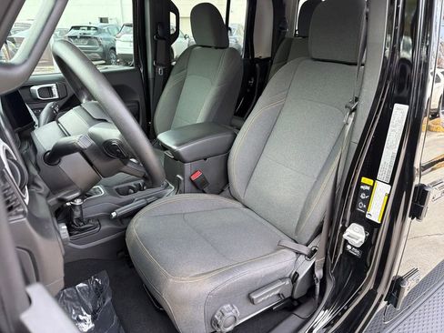 Used 2024 Jeep Gladiator Sport image 29